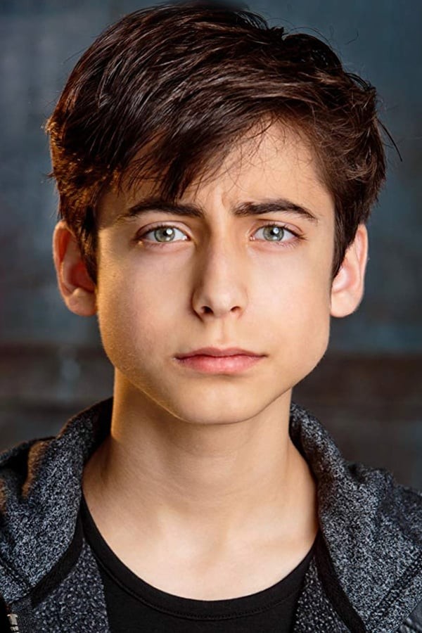 Aktyor: Aidan Gallagher (Эйдан Галлахер)