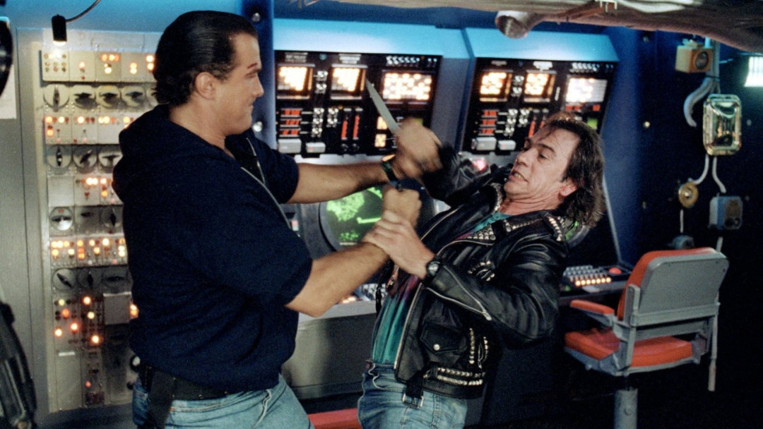 Qamalda 1 / Qamal ostida 1 backdrop