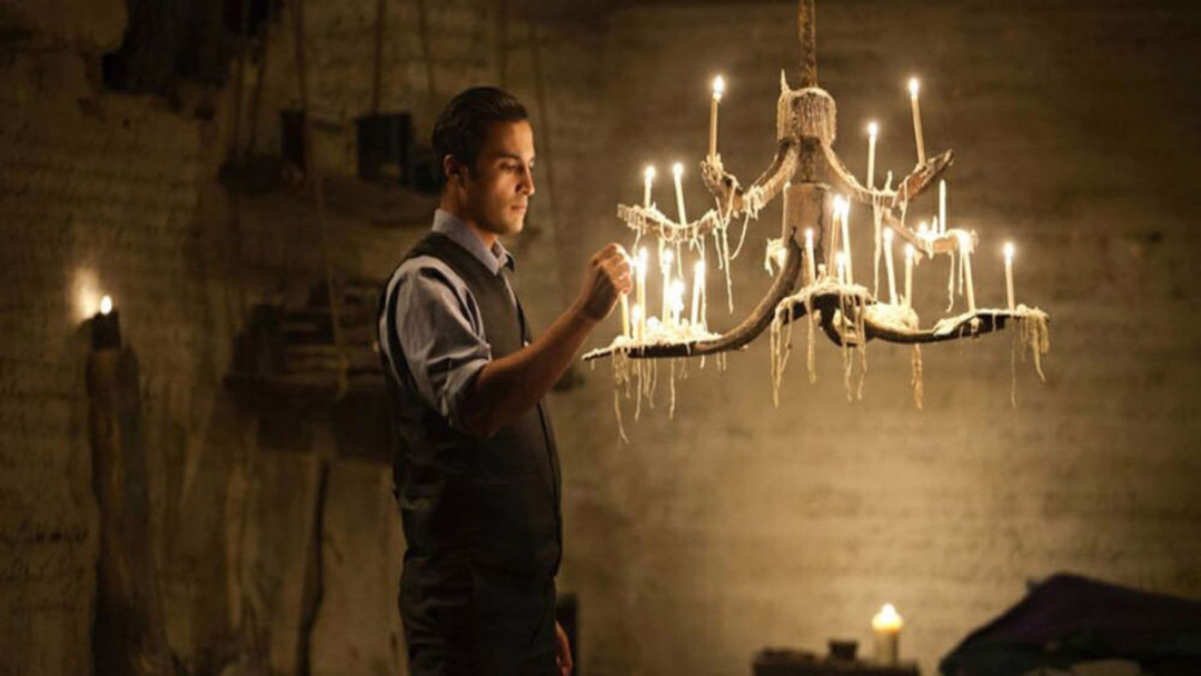 Ajdarho Kelmoqda backdrop