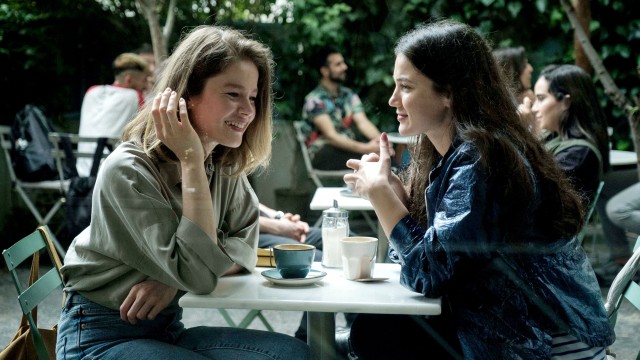 Insonlar ikkiga ajraladi / Odamlarning ikki xil turi backdrop