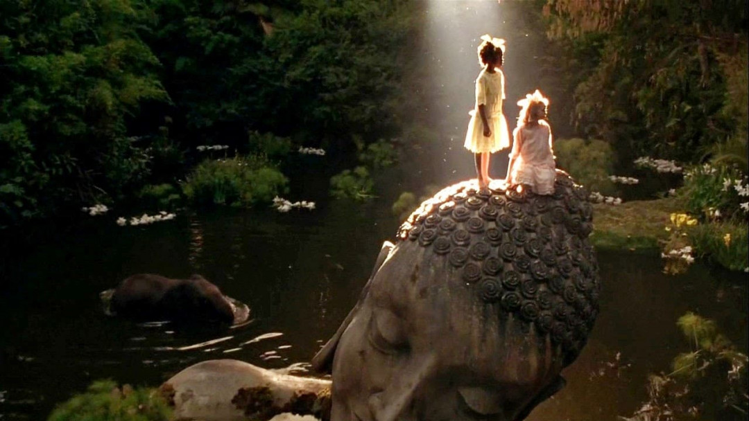 Kichkina malika backdrop