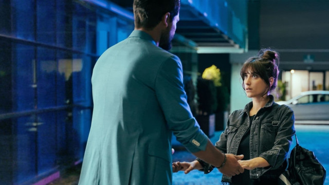 Men kimman? / Menga nima bo'ladi? backdrop