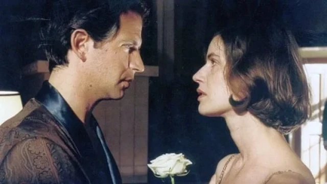 Notanish ayol maktubi backdrop