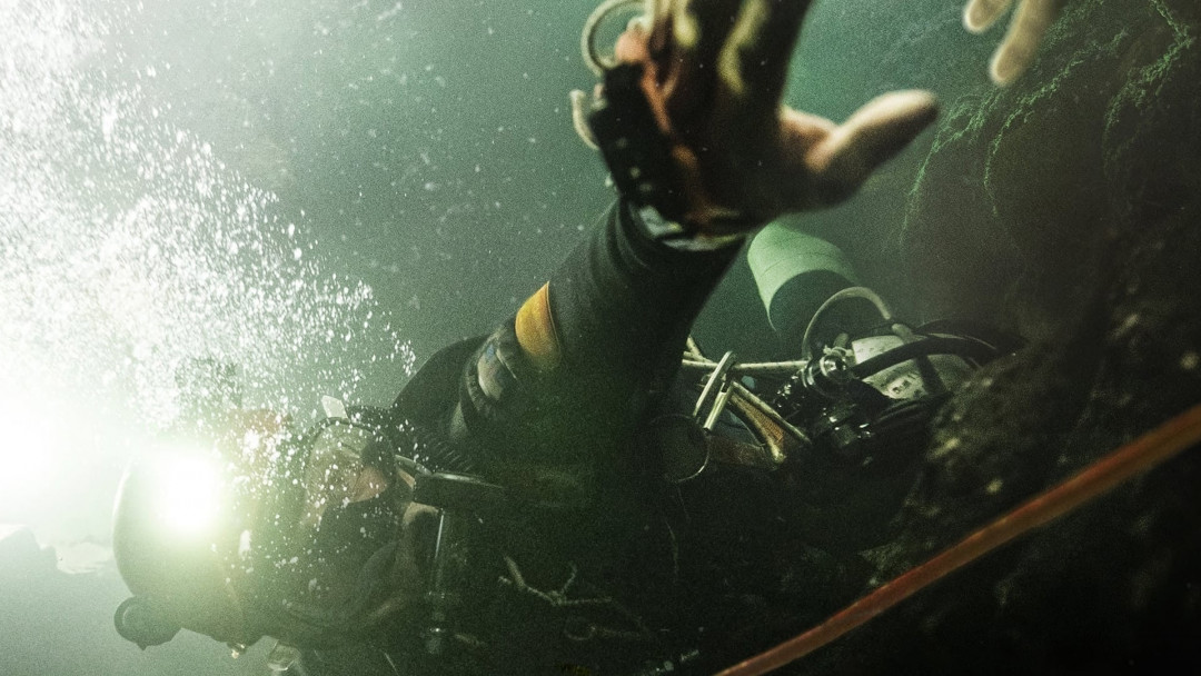 Omon qolganlar backdrop