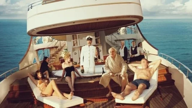 Qayg'u uchburchagi / G'amginlik uchburchagi backdrop