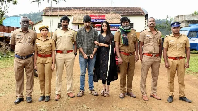 Qora niqob backdrop