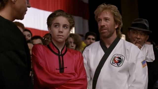 Qo'shaloq zarba backdrop