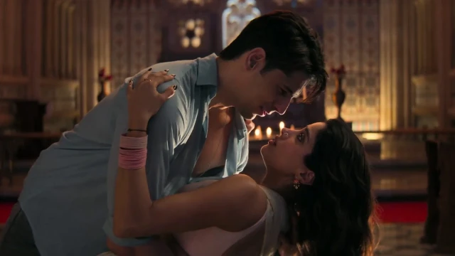 Sevgi ilovasi / Param va Sundari backdrop