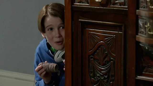 Uyda yolg'iz 5 backdrop