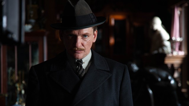 Xitrov maydoni: To'rttalik belgi / Ayyorlikning 4 belgisi backdrop