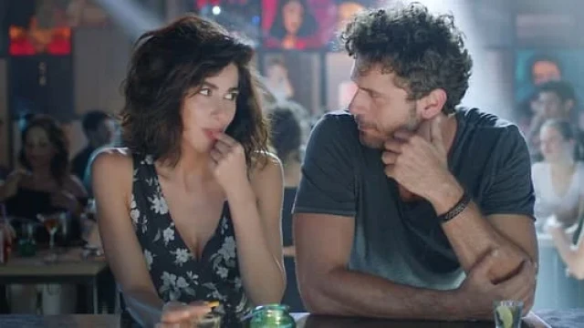 Taqdirmi yo Tasodif backdrop