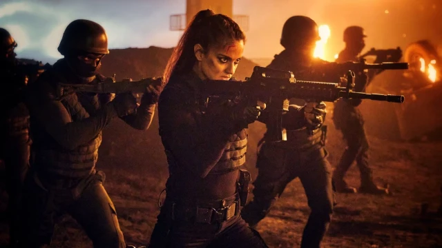 Xiyonat zanjiri / Yengilmas backdrop