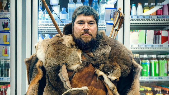 Yovvoyi odam backdrop