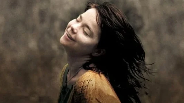 Zulmatdagi raqqosa backdrop