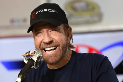 Afsonaviy jangari filmlar yulduzi Chuck Norris vafot etdi